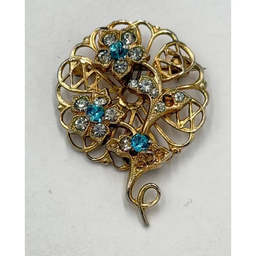 Vintage Aqua Blue Rhinestone Floral Filigree Wreath Brooch Pin 1950's